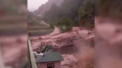 Giresun'da şiddetli yağış sele neden olurken, birçok ilçe ve yerleşim