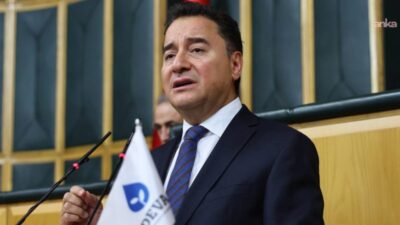 DEVA Partisi Genel Başkanı Ali Babacan, Girne açıklarında feribotun alabora