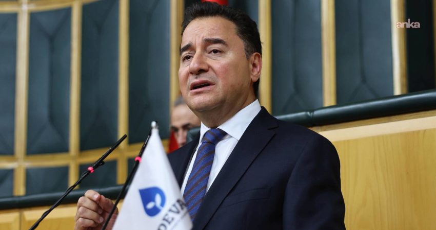 DEVA Partisi Genel Başkanı Ali Babacan, Girne açıklarında feribotun alabora