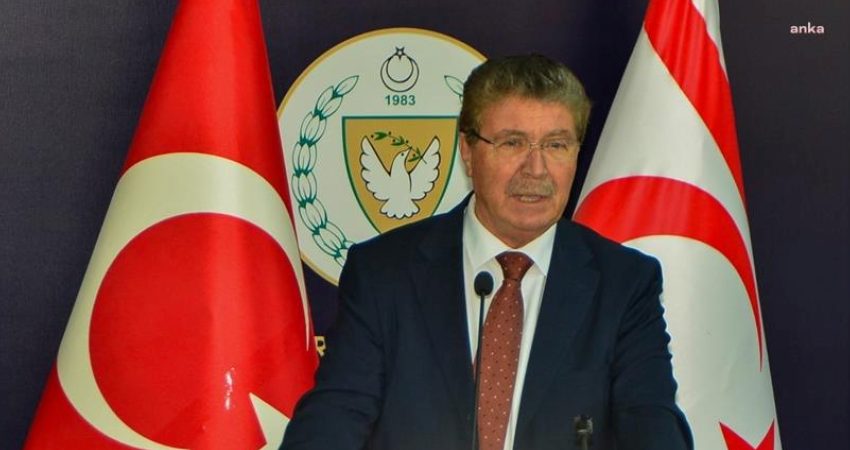 KKTC Başbakanı Ünal Üstel, Girne açıklarında alabora olan gemideki 267