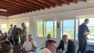 KKTC Başbakanı Ünal Üstel, Kriz Masası toplantısında Girne'de alabora olan