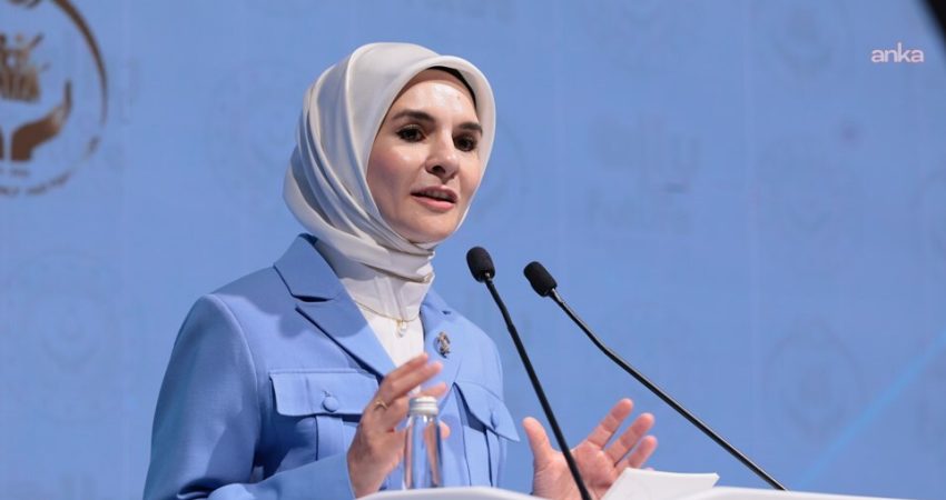 Aile ve Sosyal Hizmetler Bakanı Mahinur Özdemir Göktaş, devlet korumasında