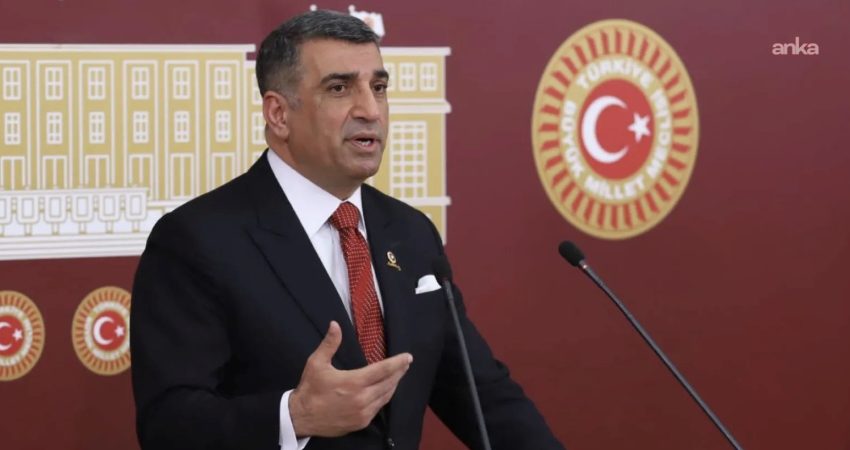 Gürsel Erol’dan Elazığlı maden işçilerine destek: İşçinin karşısında değil, yanında olun CHP Elazığ Milletvekili Gürsel Erol, ücretlerini alamadıkları gerekçesiyle Ankara'da eylem