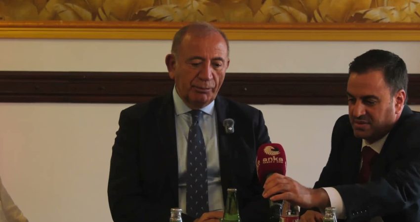 CHP İstanbul İl Başkanı Gürsel Tekin, siyasetin zenginleşme aracına dönüştüğünü