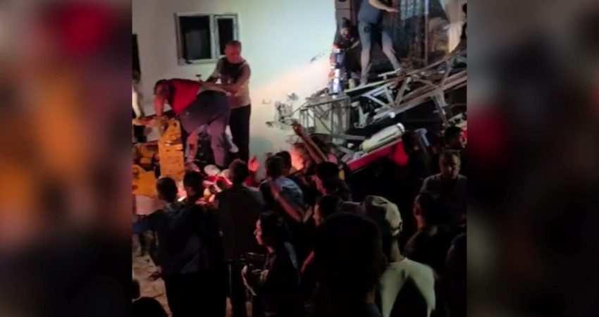 Hakkari’nin Derecik ilçesinde mahsur kalan kediyi kurtarma çalışma sırasında itfaiye