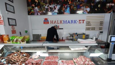Halk Mark- Et, uygun fiyatlı gıda ürünlerini vatandaşla buluşturmaya devam ediyor Selçuk Belediyesi’nin sosyal belediyecilik projelerinden Halk Mark-Et, uygun fiyatlı ve