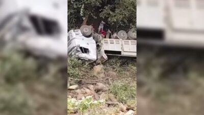 Hatay'ın Dörtyol ilçesinde Bülke Yaylası mevkisinde uçuruma yuvarlanan kamyonda bulunan