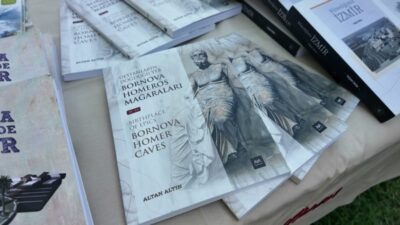 Bornova Belediyesi’nin ev sahipliğinde düzenlenen söyleşi ve imza gününde, kent
