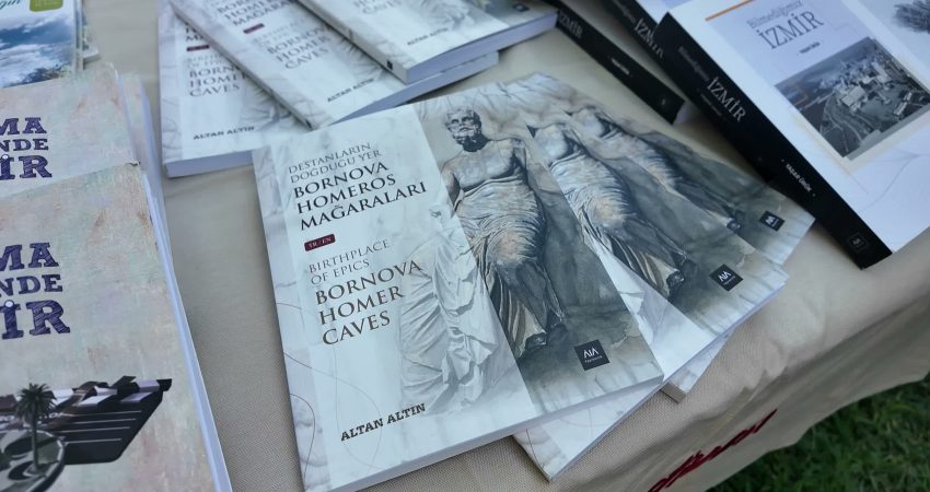 Bornova Belediyesi’nin ev sahipliğinde düzenlenen söyleşi ve imza gününde, kent