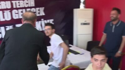İBB Başkanvekili Nuri Aslan, Bağcılar Meydanı’na kurulan Üniversite Tercih Dayanışma