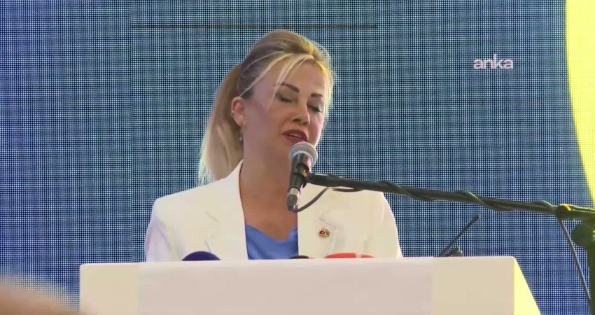 İGC Başkanı Dilek Gappi, “Gazeteciler Kimsenin Emir Eri Değildir” başlıklı açıklama nedeniyle ifade verdi İzmir Gazeteciler Cemiyeti Başkanı Dilek Gappi, “iftira” ve “halkı yanıltıcı
