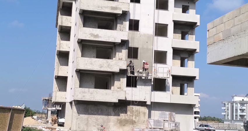 İnşaatta çalışan emekli: “Büyük ihtimalle ölene kadar çalışacağız” Geçinemediği için inşaatta çalıştığını ifade eden Kadirlili emekli Halil İbrahim
