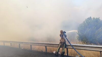 Silivri'de 14.00 sıralarında otluk alanda başlayan ve rüzgarın etkisiyle geniş