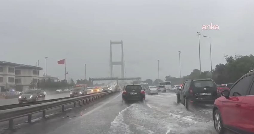 İstanbul Valiliği’nde cuma günü için yağış uyarısı İstanbul Valiliği, Meteoroloji Genel Müdürlüğü’nün son değerlendirmelerine dayanarak cuma