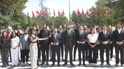 İYİ Parti Gençlik Kolları üyeleri "çerçeve yasa" teklifine tepki amacıyla