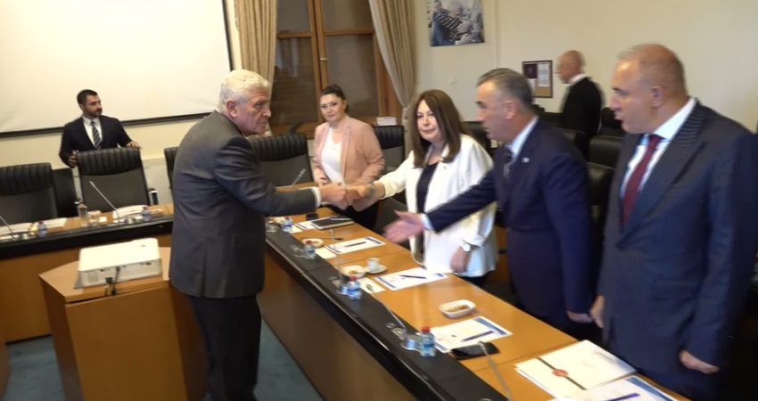 İYİ Parti Genel Başkanı Sayın Müsavat Dervişoğlu, partisinin Meclis Grubu'nu