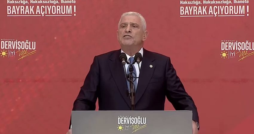 İYİ Parti’nin Balıkesir’de düzenlediği “İhanete karşı bayrak açıyorum” mitinginde konuşan