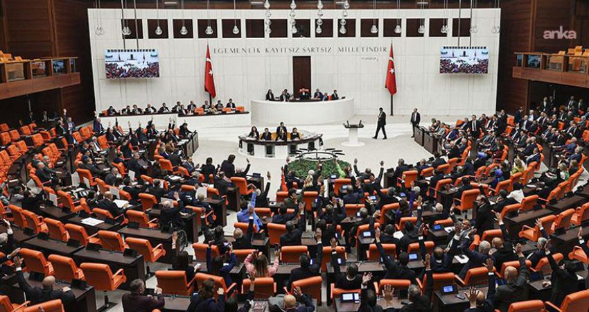 İYİ Parti, Adalet Komisyonu'nda 17 saati aşan görüşmelerin ardından kabul