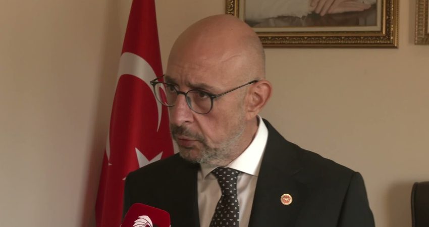 İYİ Parti Grup Başkanvekili Uğur Poyraz, AK Parti Grup Başkanvekili Abdülhamit