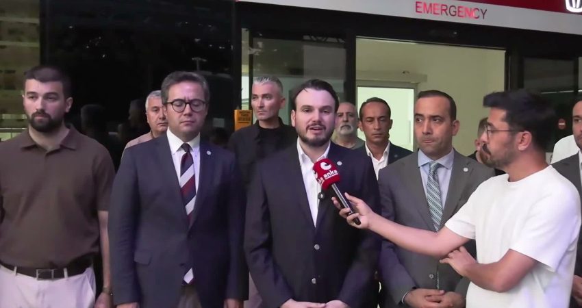 İYİ Parti Genel Başkan Yardımcısı Cenk Özatıcı, Kurtuluş Parkı'nda polis