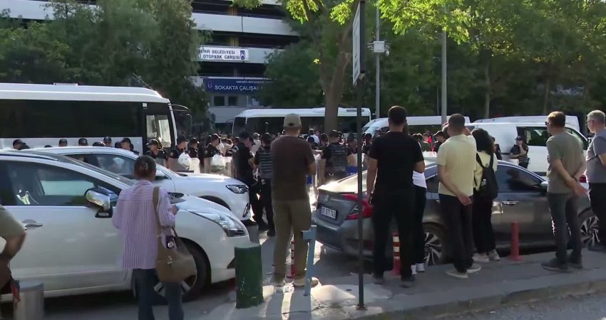 Milli Savunma Bakanlığı’na yürümek isteyen er şehit aileleri ve er