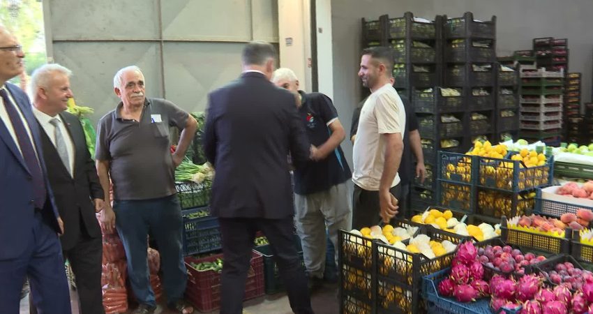 İzmir Büyükşehir Belediye Başkanı Cemil Tugay, İzmir Sebze ve Meyve