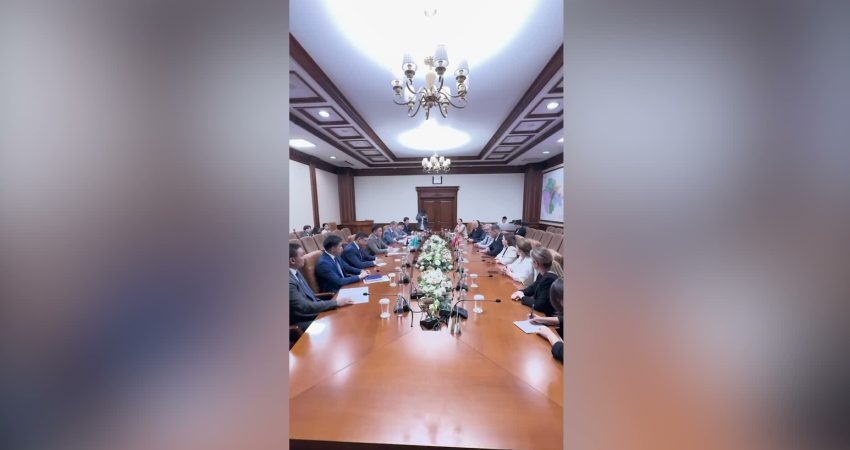 İzmir Büyükşehir Belediye Başkanı Cemil Tugay, beraberindeki heyet eşliğinde Kazakistan'ın Almatı,