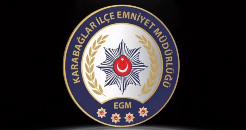 İzmir’in Karabağlar ilçesinde, apartmanın havalandırma boşluğuna sarkıtılan poşetten 2 kilo