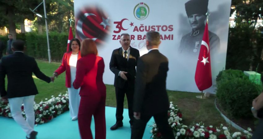 İzmir Valiliğince 30 Ağustos Zafer Bayramı'nın 104. yıl dönümü dolayısıyla
