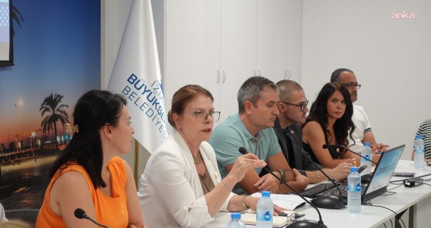 İzmir'deki 30 ilçe belediyesi yetkilileri, konutlarda güneş enerjisi kullanımının yaygınlaşmasının