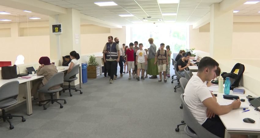 İzmir Büyükşehir Belediyesi, yaz tatilini verimli, eğlenceli ve öğretici etkinliklerle