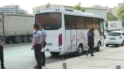 İzmir Büyükşehir Belediyesi, işçi servislerine yönelik denetimlerini sürdürüyor. Çalışanların güvenli