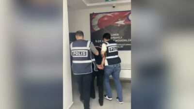 İzmir’in Bayraklı ilçesinde polis tarafından düzenlenen operasyonda 3 ruhsatsız tabanca,