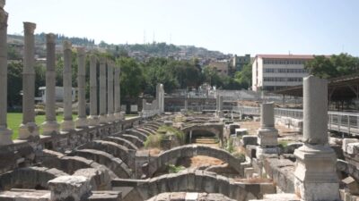İzmir’in tarihi kent merkezinde yer alan Smyrna Agorası, geçmişin izlerini