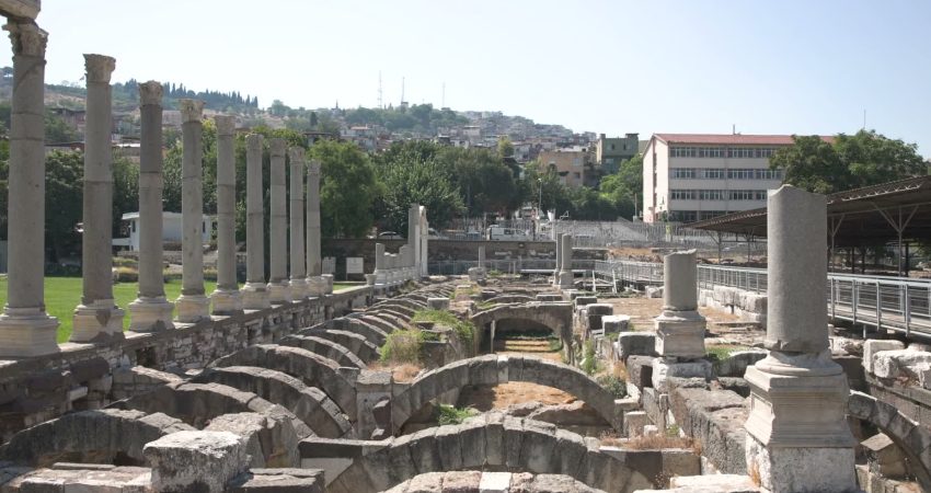 İzmir’in tarihi kent merkezinde yer alan Smyrna Agorası, geçmişin izlerini