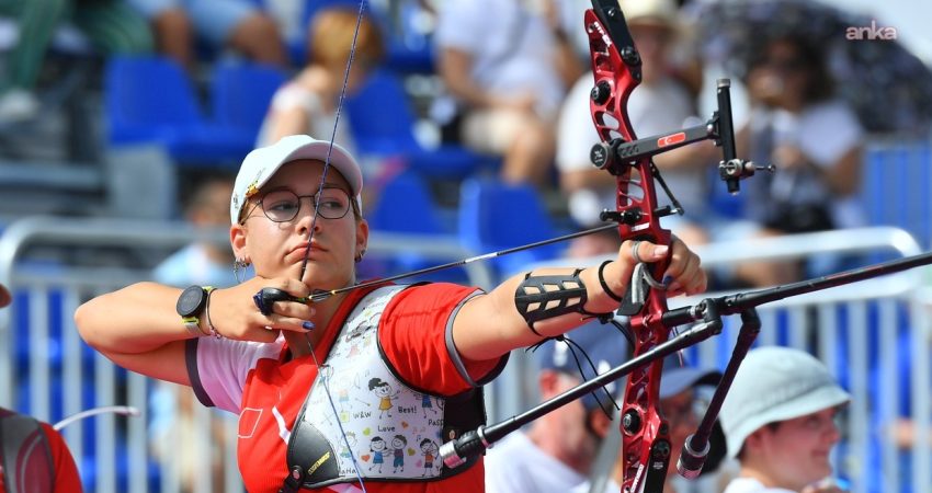 İzmir Büyükşehir Belediyesi Spor Kulübü’nün milli okçusu Dünya Yenihayat, İtalya’nın