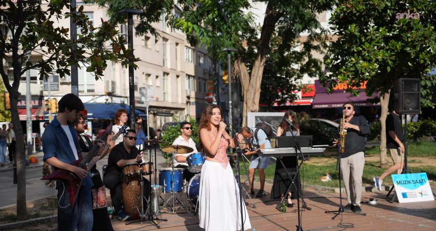 Kadıköy Belediyesi Gençlik Sanat Merkezi öğrencileri, yaz boyunca Kadıköy’ün farklı