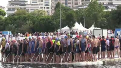 Kadıköy Belediyesi ile Türkiye Triatlon Federasyonu iş birliğiyle düzenlenen Kadıköy