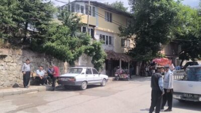 Kahramanmaraş'ın Göksun ilçesinde emekliler geçinememekten dert yandı. Bir emekli, "Tatile