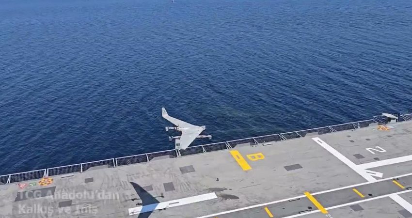 KALKAN DİHA, TCG Anadolu ve TCG Burgazada’da test uçuşlarını başarıyla tamamladı Milli Savunma Bakanlığı, BAYKAR Makine A.Ş. tarafından geliştirilen KALKAN Dikey
