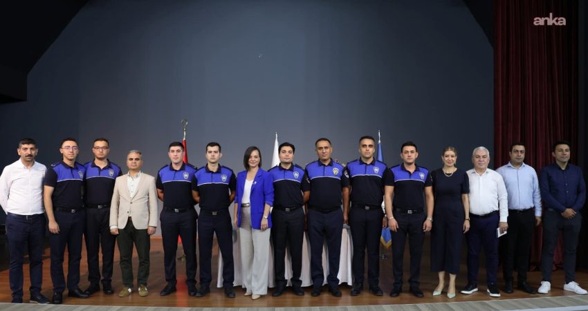 Karabağlar Belediyesi Zabıta Müdürlüğü'nde aday memur olarak görev yapan zabıta