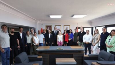 İzmir'de Karabağlar Belediye Başkanı Helil Kınay ile 17 belediye meclis