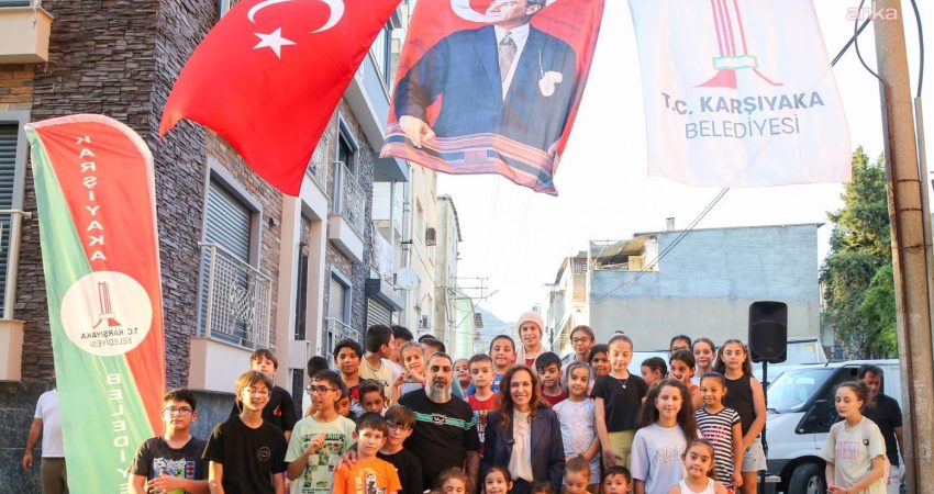 Karşıyaka Belediye Başkanı Yıldız Ünsal, Latife Hanım Mahallesi’nde düzenlenen “Sokak