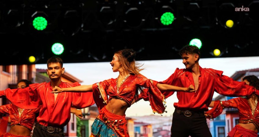 Kartal Belediyesi, 30 Ağustos Zafer Bayramı’nı fener alayı, konser programı