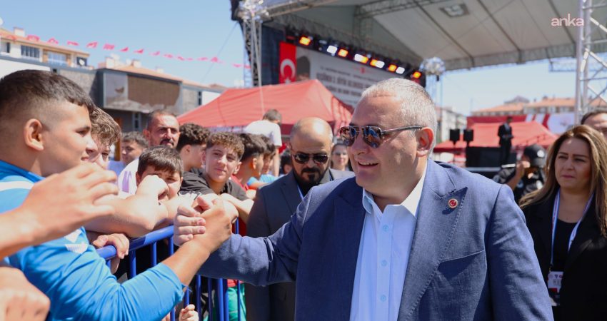 Keçiören 3. Büyük Geleneksel Karakucak Güreş Festivali, yoğun katılımla gerçekleştirildi.