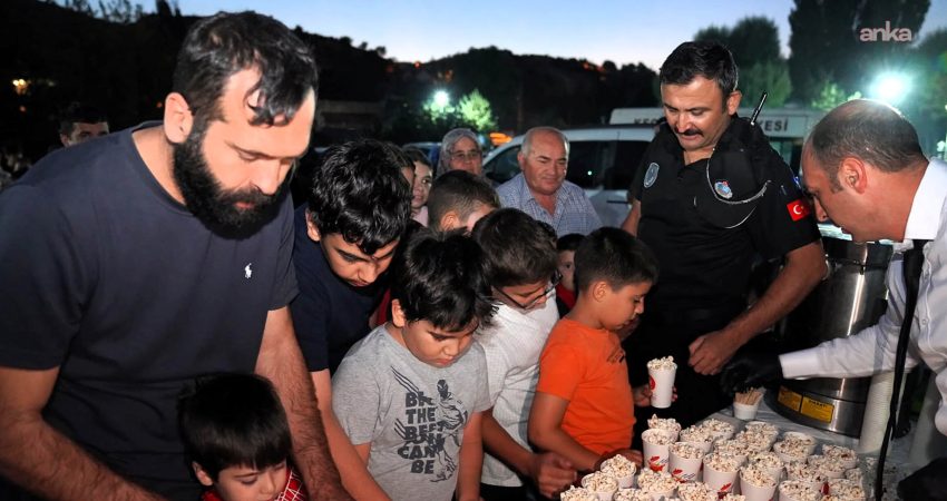 Keçiören Belediyesi’nden Bağlum’da açık hava park konseri Keçiören Belediyesi’nin yaz akşamlarını renklendirmek amacıyla düzenlediği park konserleri kapsamında,