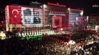 Keçiören’de 30 Ağustos Zafer Bayramı, Kalaba Kent Meydanı’nda düzenlenen konser