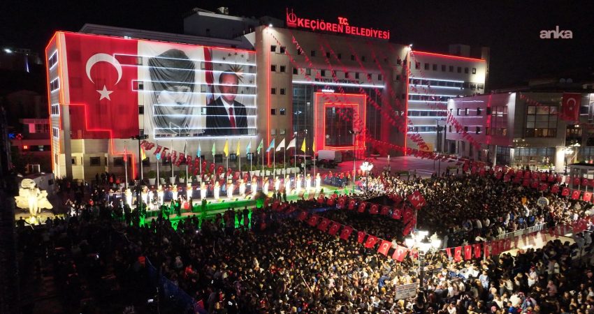 Keçiören’de 30 Ağustos Zafer Bayramı, Kalaba Kent Meydanı’nda düzenlenen konser