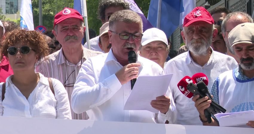 Kamu Emekçileri Sendikaları Konfederasyonu (KESK) üyeleri, yüzde 35 ek zam