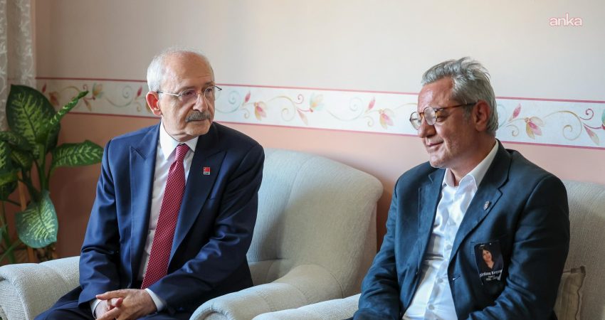Kılıçdaroğlu’ndan gazeteci Dürdane Kırçuval’ın ailesine taziye ziyareti CHP Genel Başkanı Kemal Kılıçdaroğlu, hayatını kaybeden gazeteci Dürdane Kırçuval'ın